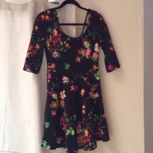 Fun & flirty floral dress!